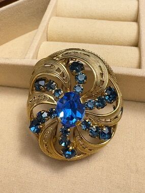 Gold Tone Brooch with Deep Blue Crystal Center AS IS
